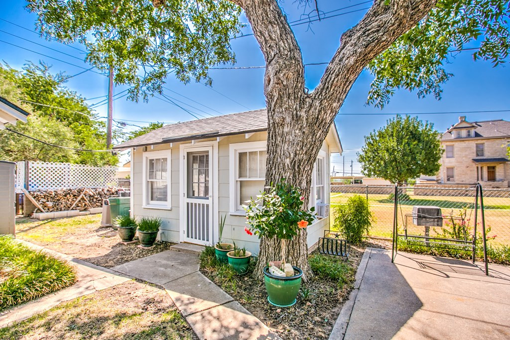 308 5th Street Property Photo 9