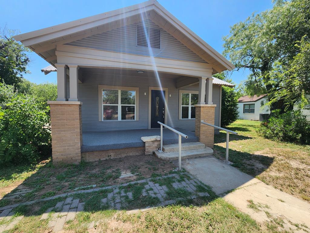 15 N Jackson Ave Property Photo 1