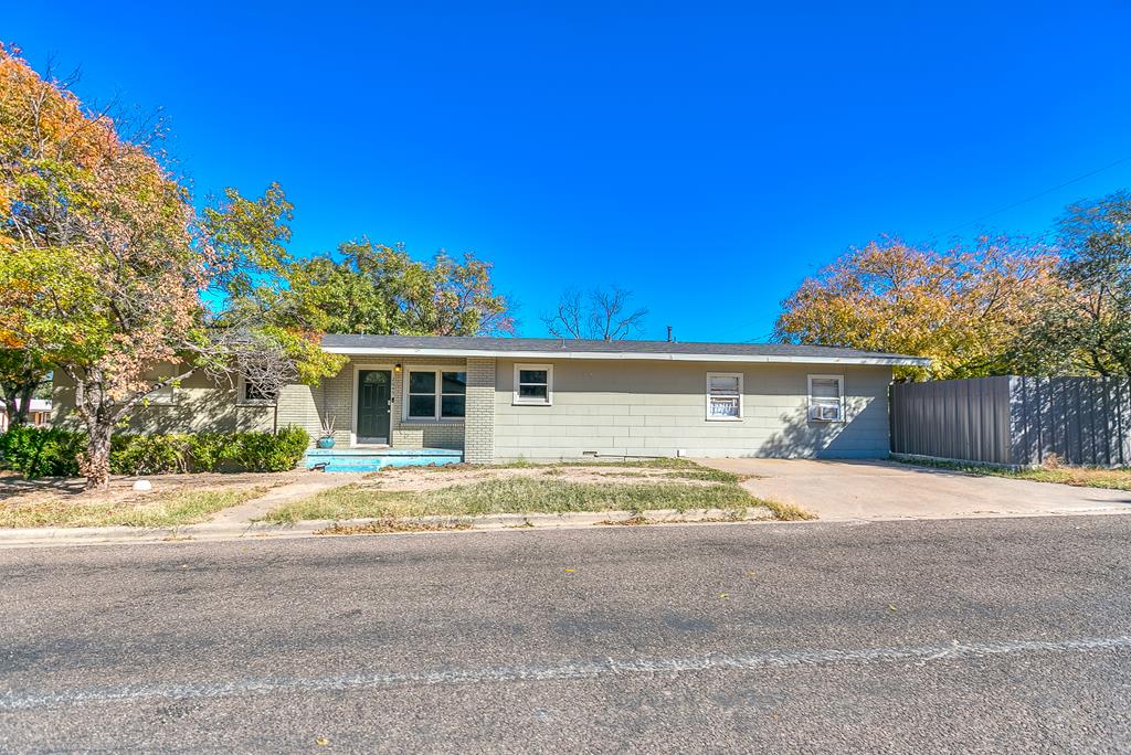 2645 Raney St Property Photo 1
