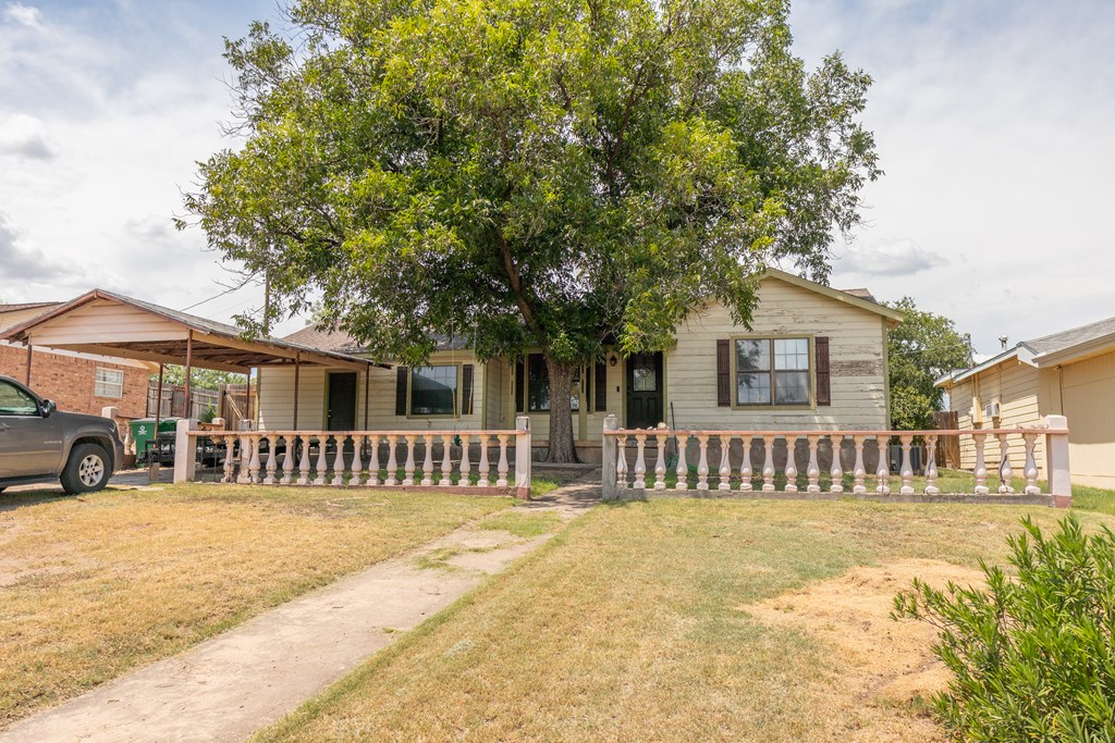1908 Woodlawn Dr Property Photo 2
