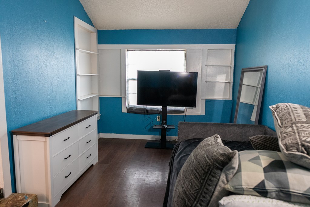 1908 Woodlawn Dr Property Photo 7