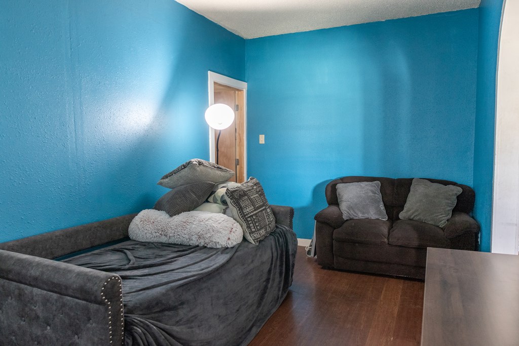 1908 Woodlawn Dr Property Photo 8