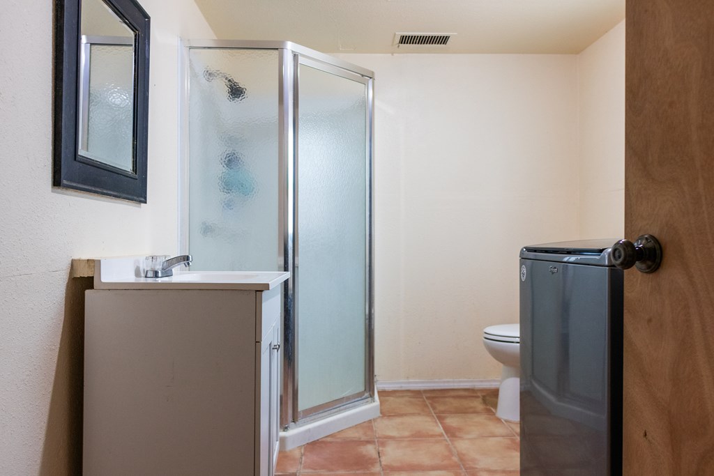 1908 Woodlawn Dr Property Photo 12