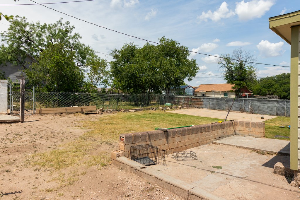 1908 Woodlawn Dr Property Photo 14