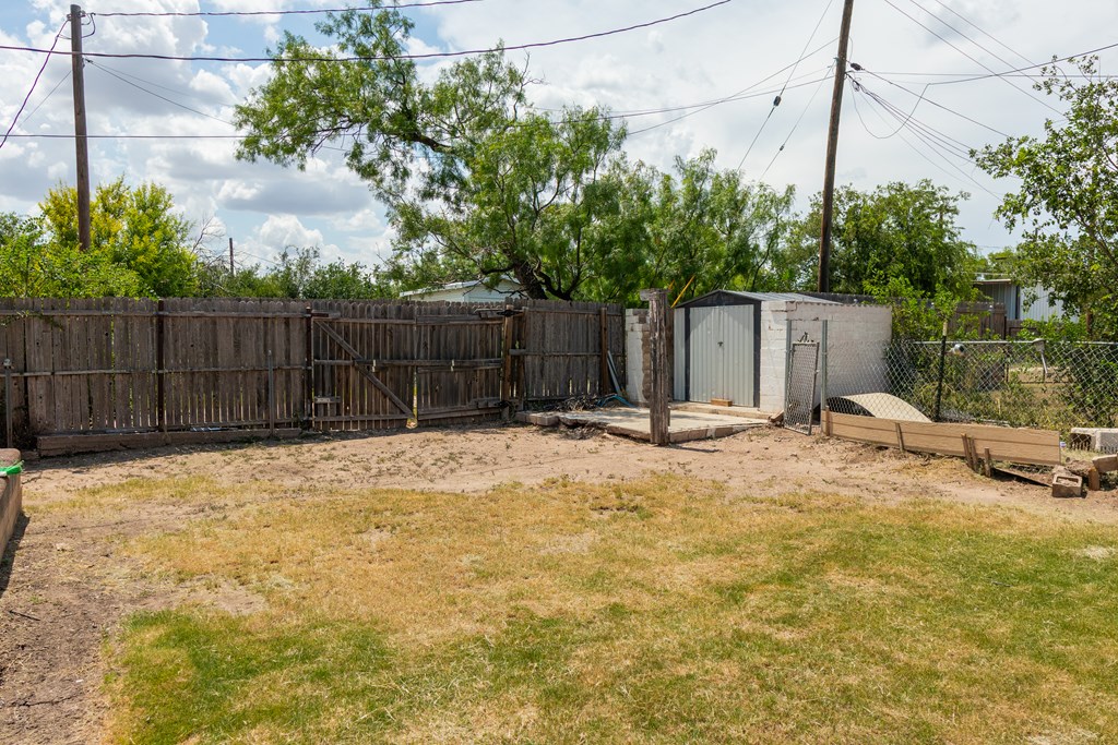 1908 Woodlawn Dr Property Photo 15