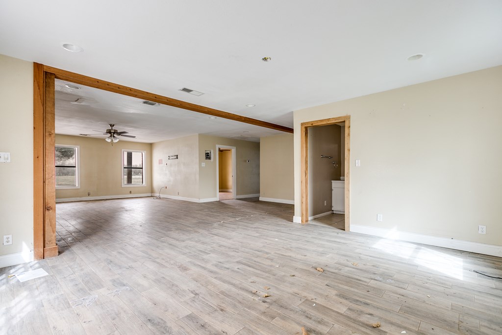 1553 Shahan Rd Property Photo 3