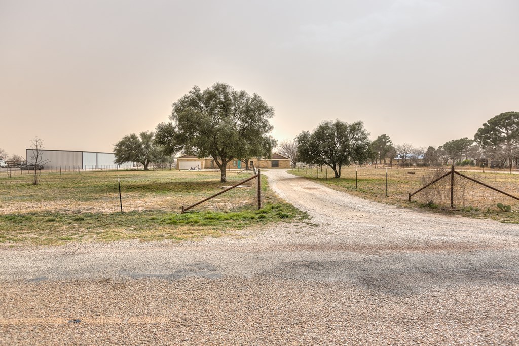 1553 Shahan Rd Property Photo 6