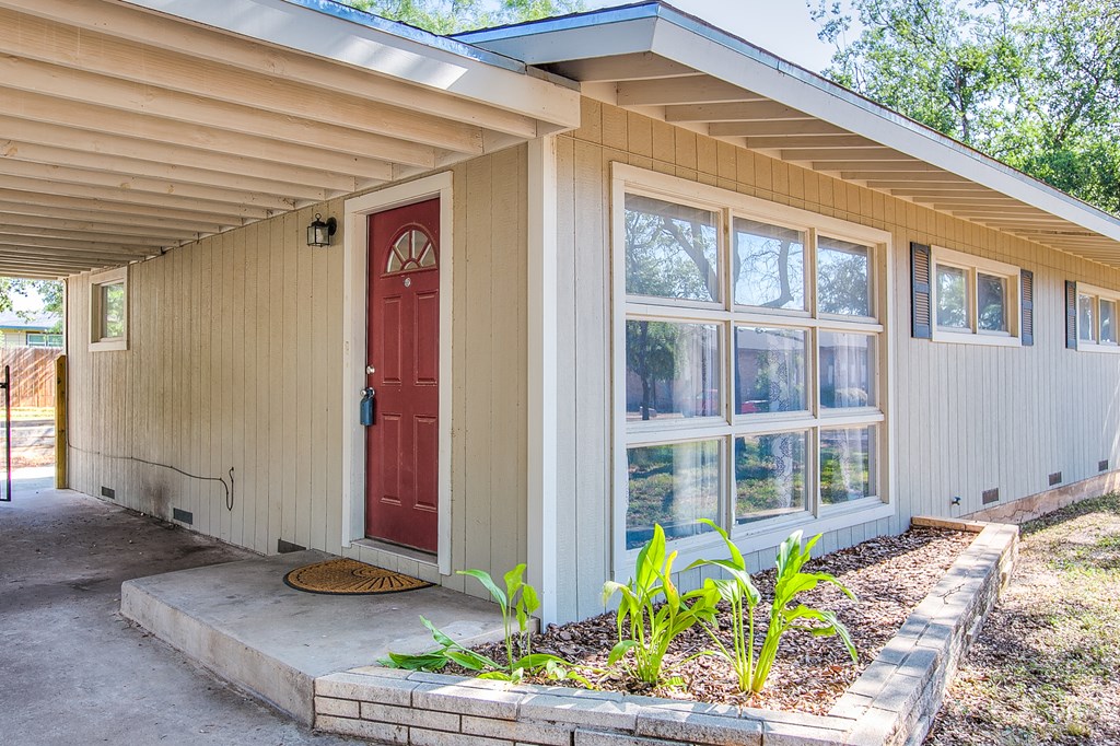 2492 Harvard Ave Property Photo 5