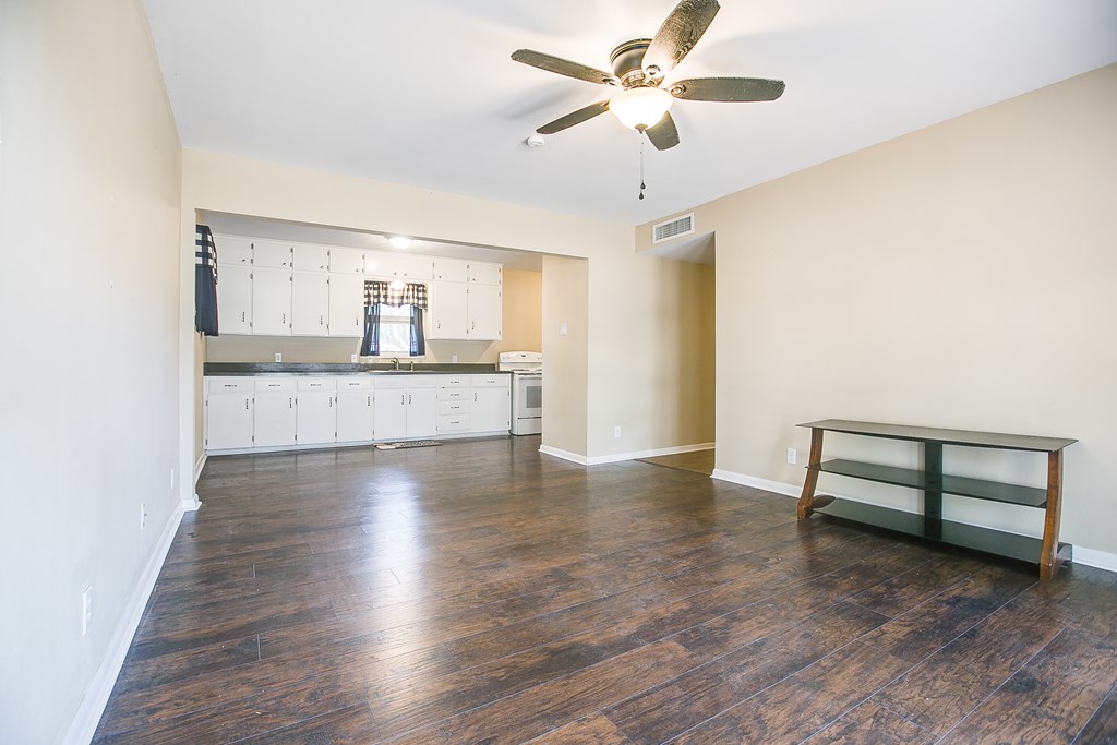 2492 Harvard Ave Property Photo 6