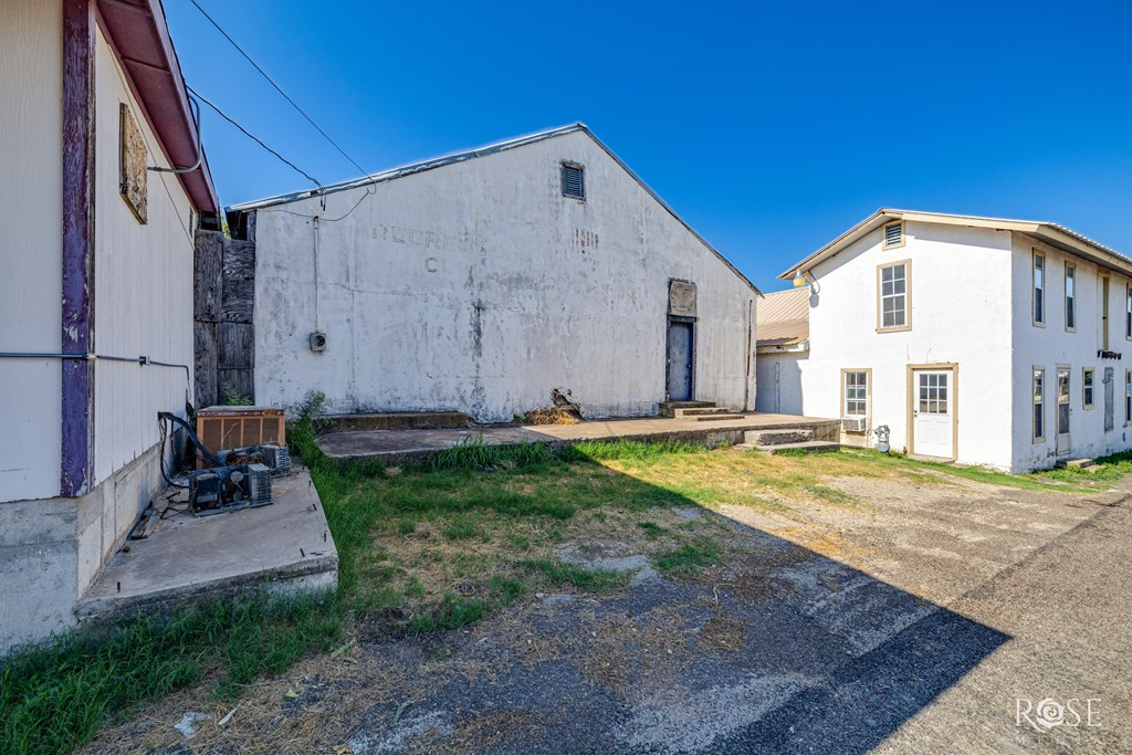 1908 Santa Rosa Street Property Photo 4