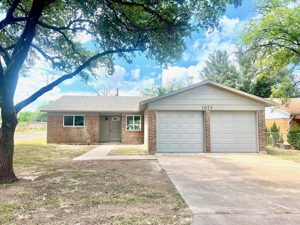 1025 Woodruff St Property Photo 1