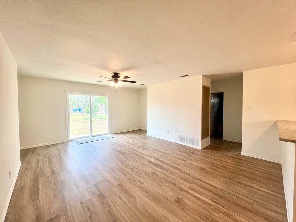 1025 Woodruff St Property Photo 3