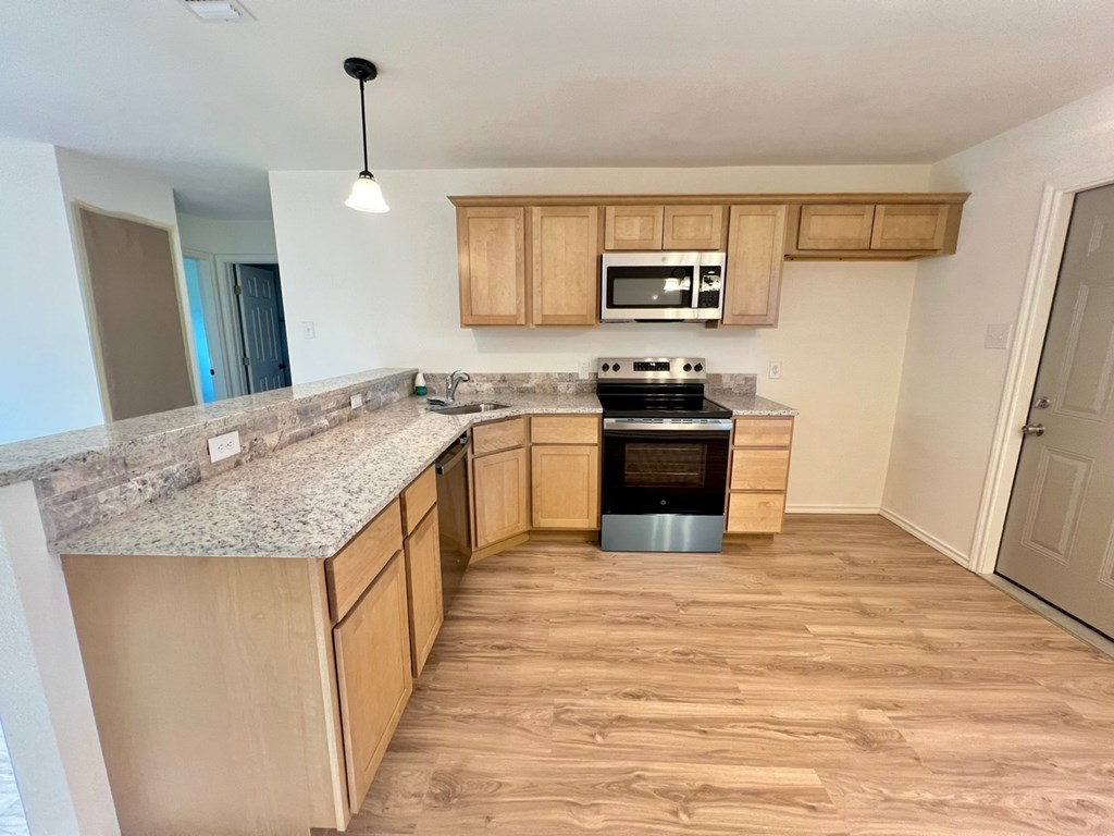 1025 Woodruff St Property Photo 6