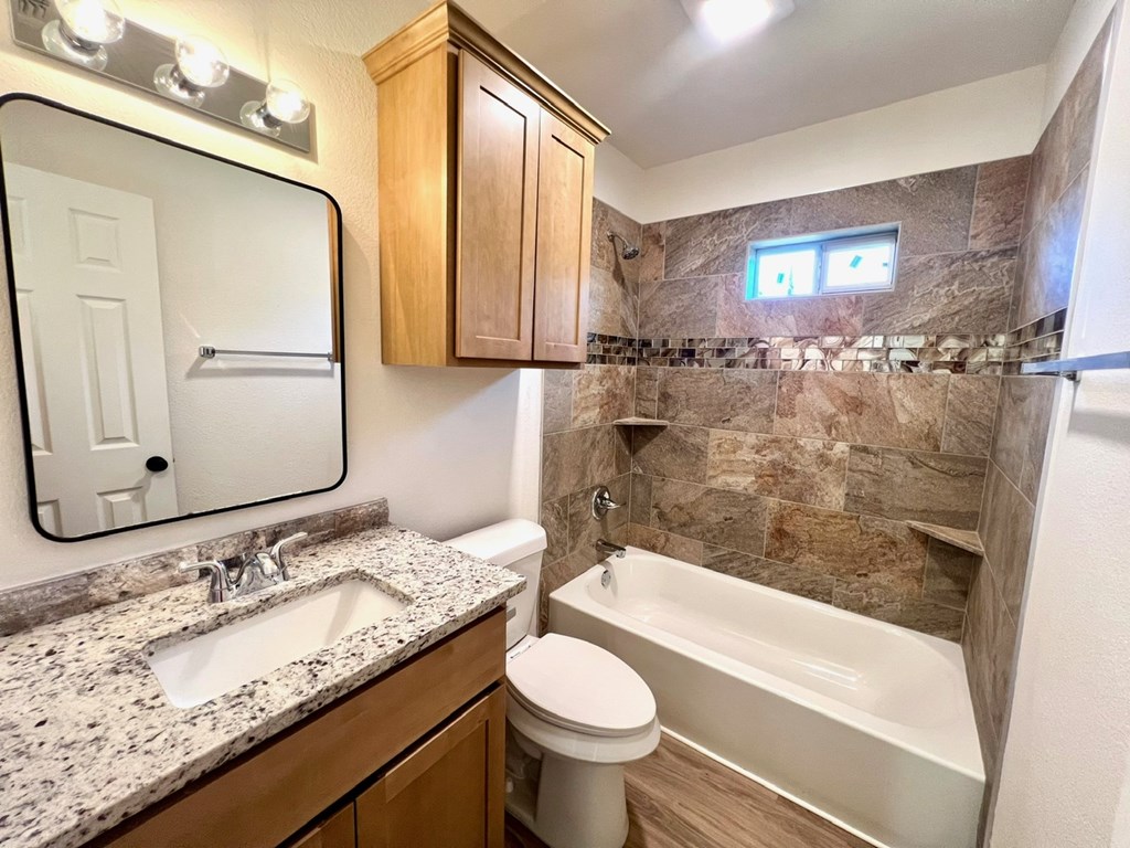 1025 Woodruff St Property Photo 9