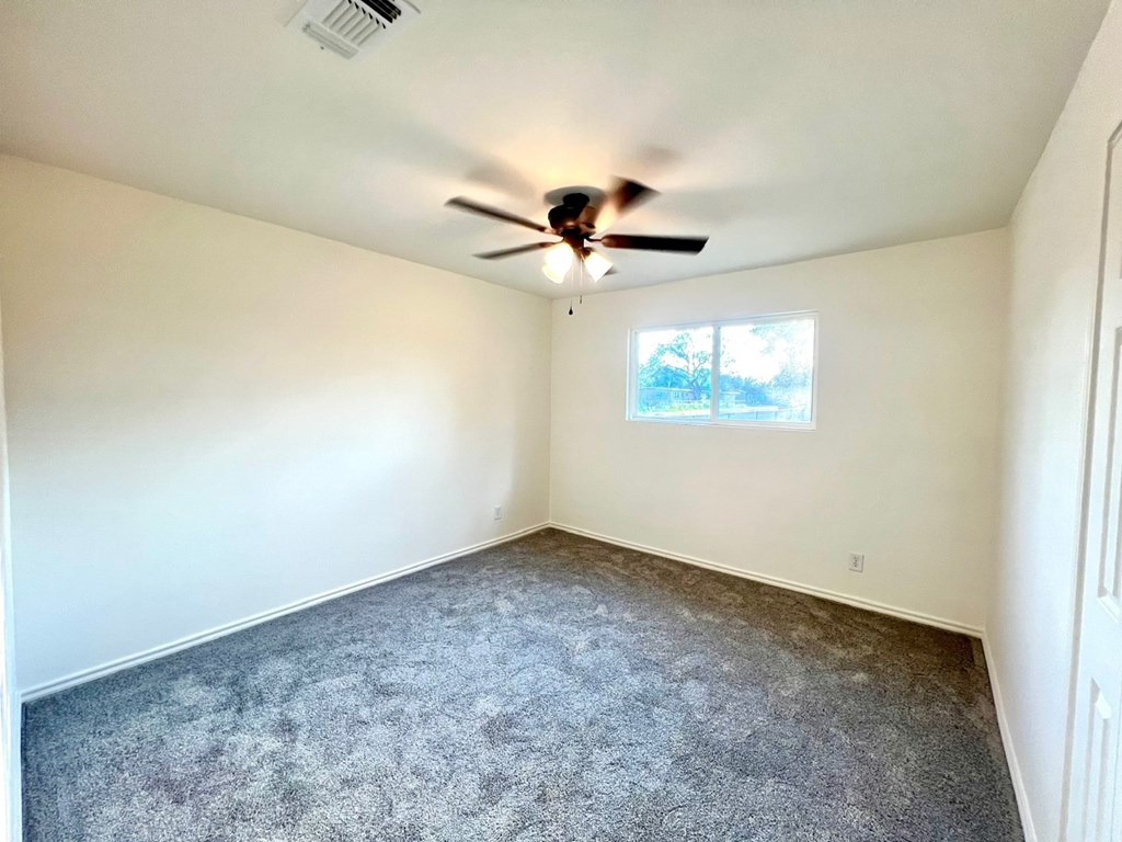 1025 Woodruff St Property Photo 10