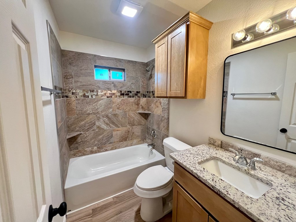 1025 Woodruff St Property Photo 13