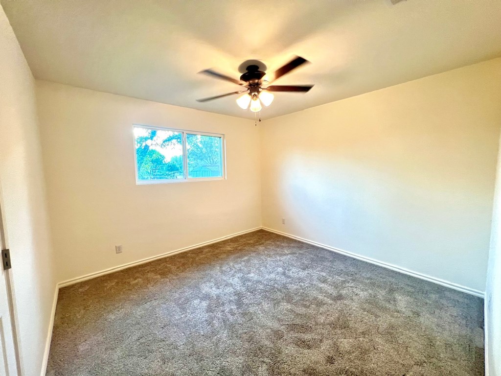 1025 Woodruff St Property Photo 14