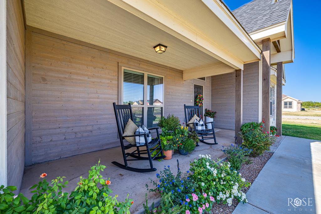 8483 Lynx Lane Property Photo 1