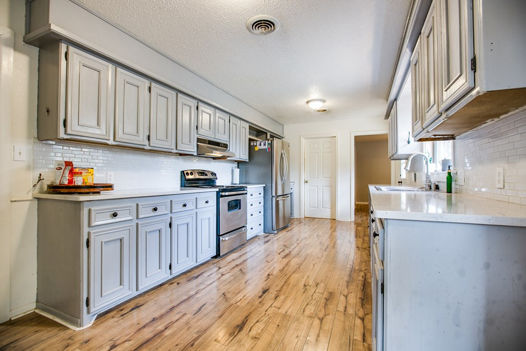 206 Willow Pond Street Property Photo 17
