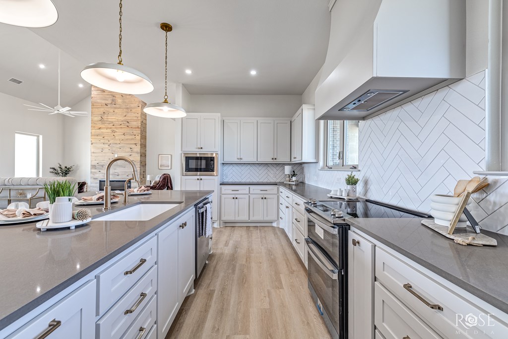 8449 Windmill Rd Property Photo 14