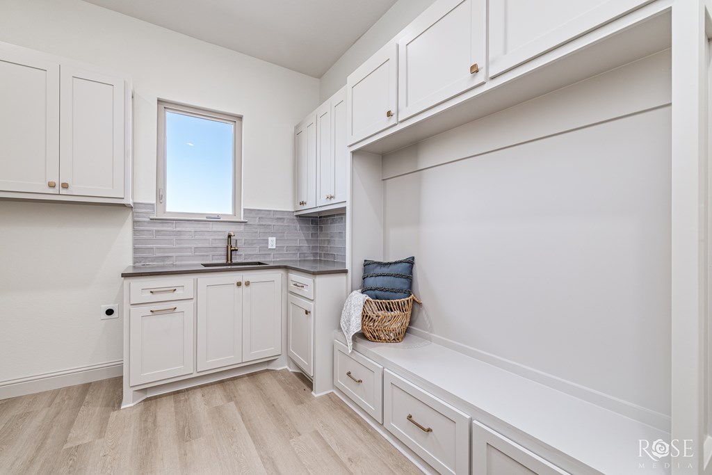 8449 Windmill Rd Property Photo 28