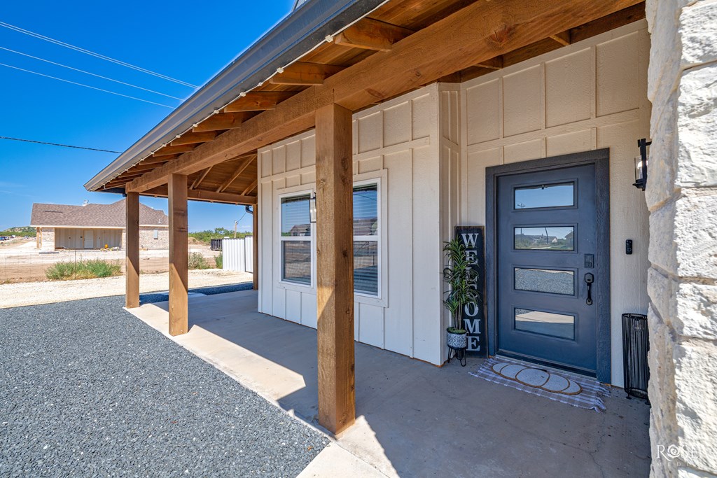 5464 Grey Wolf Lane Property Photo 8