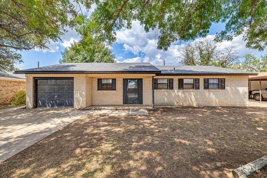 810 State Court Dr Property Photo 1