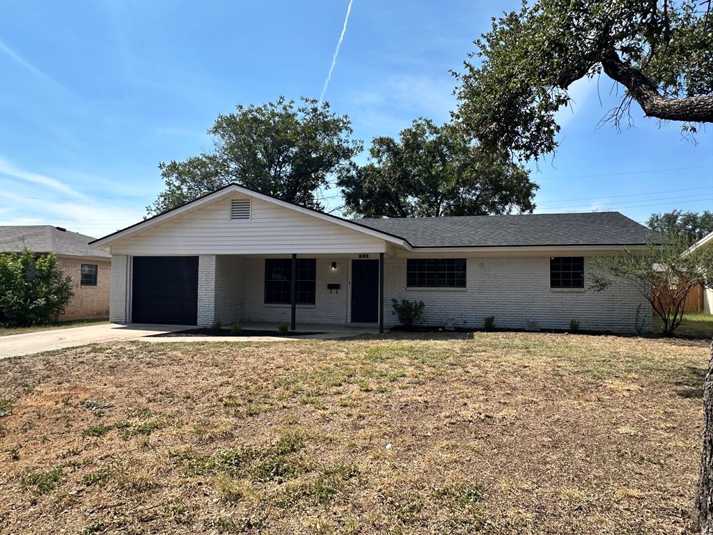 233 Robin Hood Trail Property Photo 1