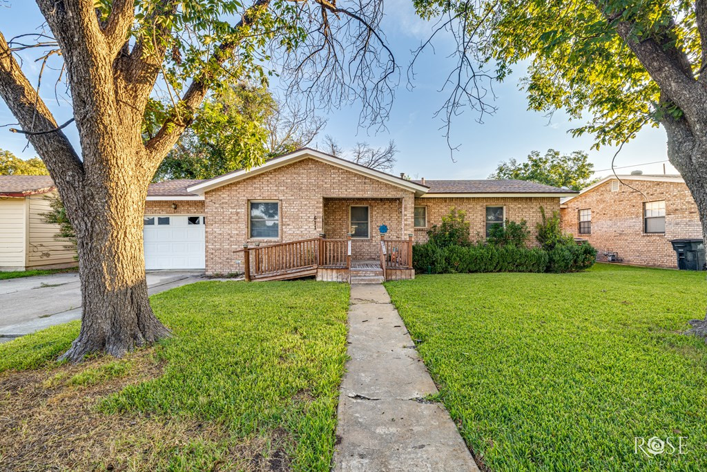611 Allen Drive Property Photo 4