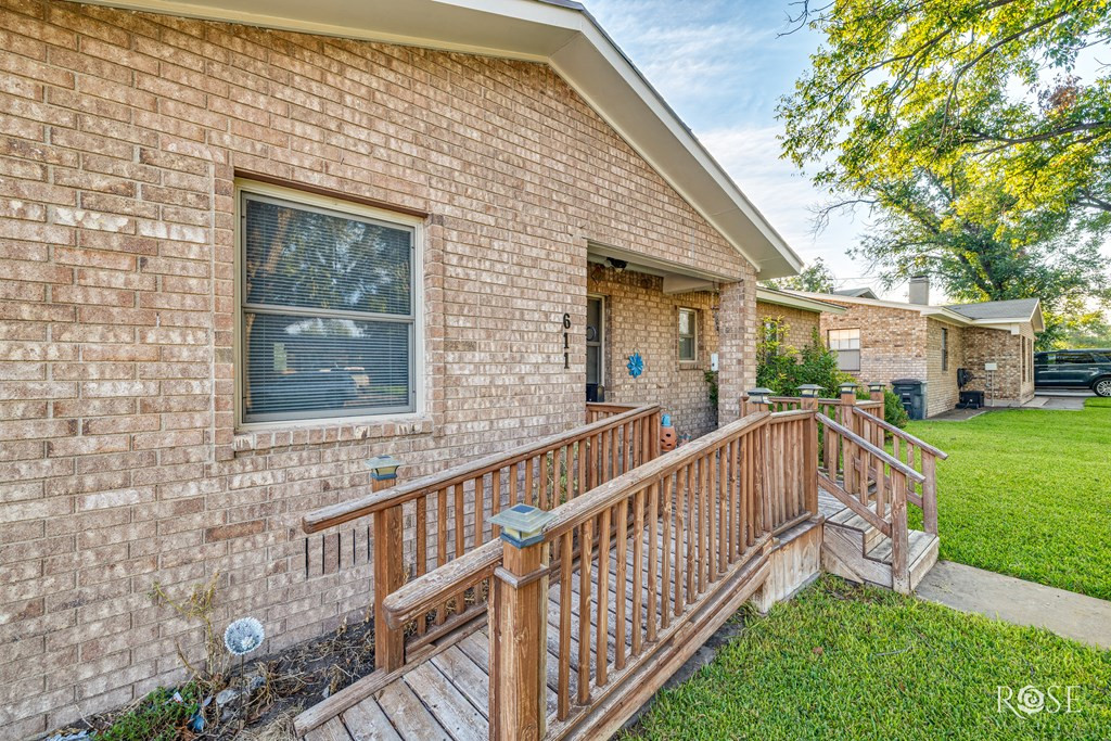 611 Allen Drive Property Photo 6