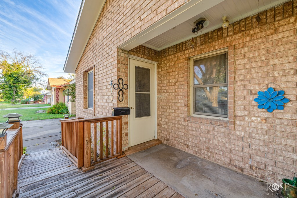 611 Allen Drive Property Photo 7