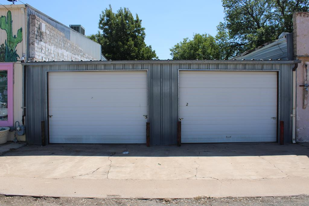 711 Strong Avenue Property Photo 1
