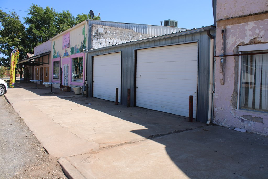 711 Strong Avenue Property Photo 2