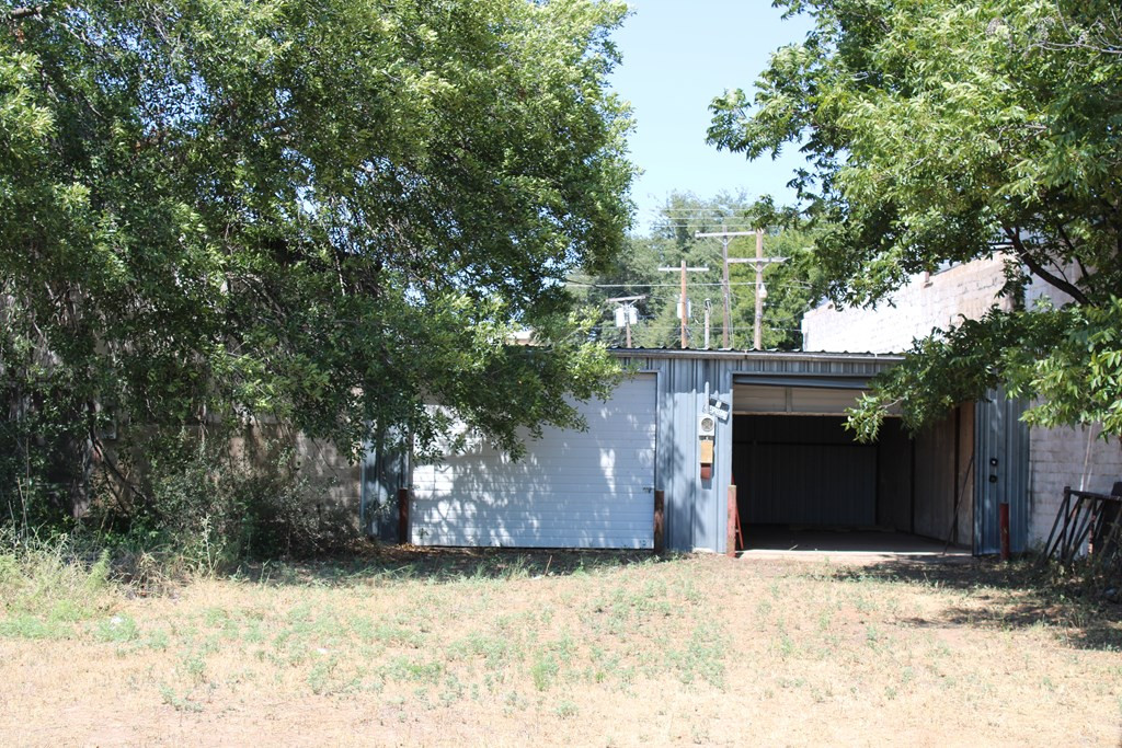 711 Strong Avenue Property Photo 7