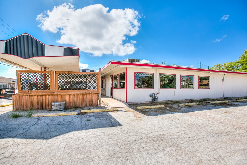 1205 N Chadbourne Street Property Photo 10