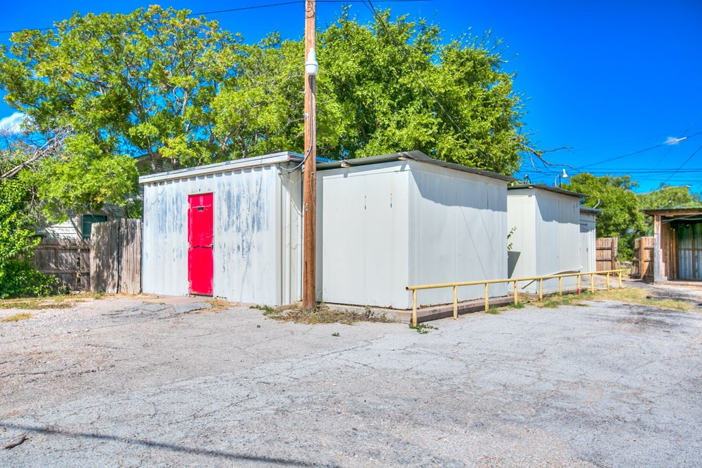 1205 N Chadbourne Street Property Photo 15