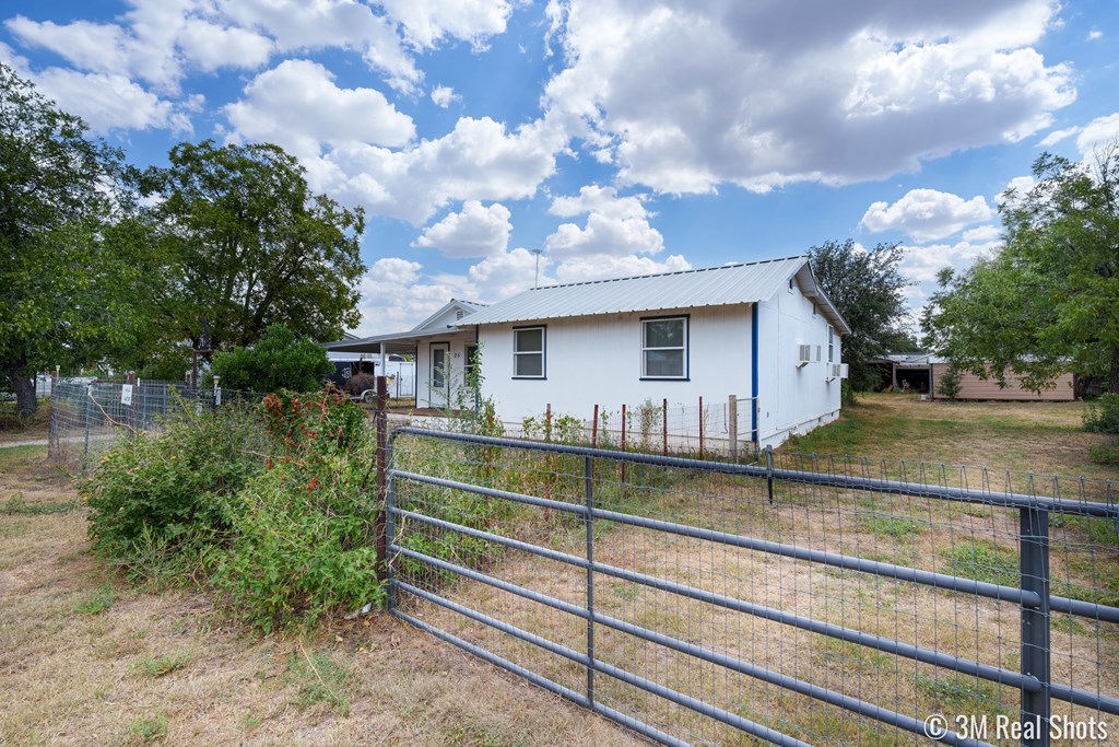 25 E 41st St Property Photo 4