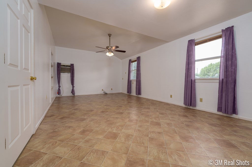 25 E 41st St Property Photo 9