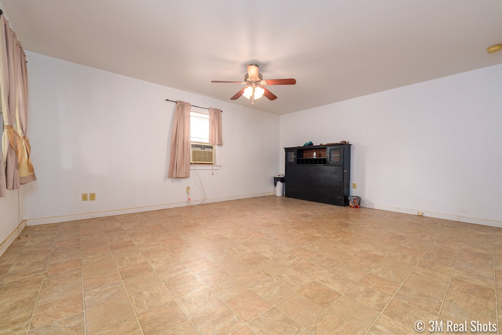 25 E 41st St Property Photo 15