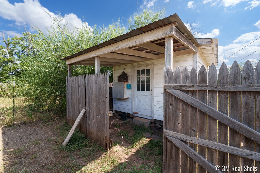 25 E 41st St Property Photo 26