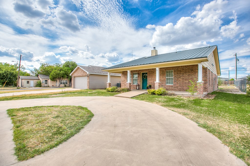 2638 Webster St Property Photo 3