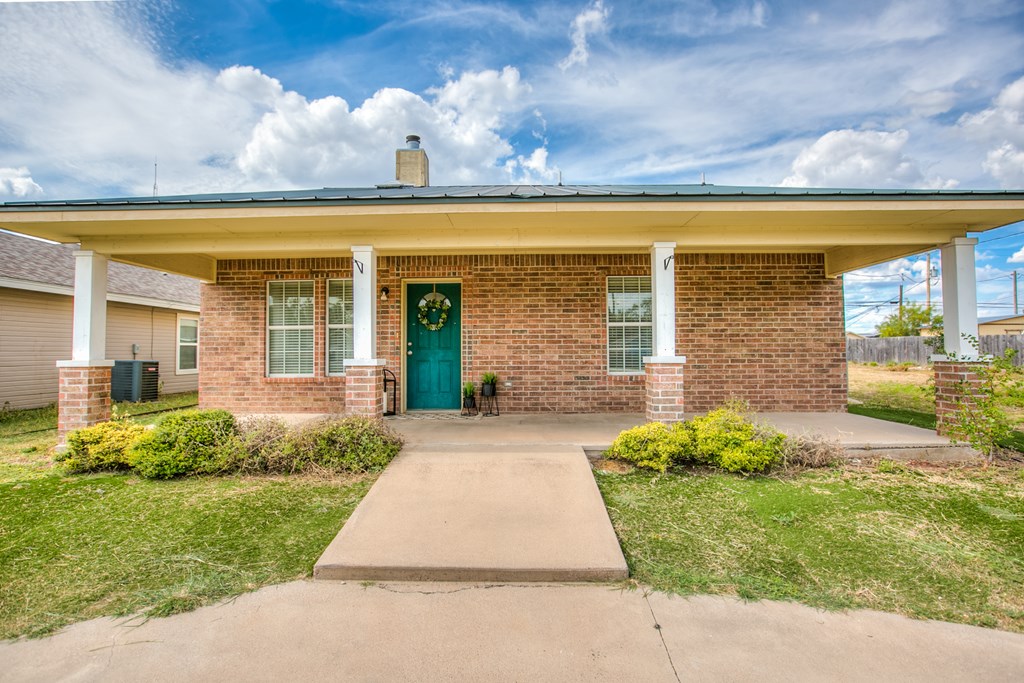 2638 Webster St Property Photo 4