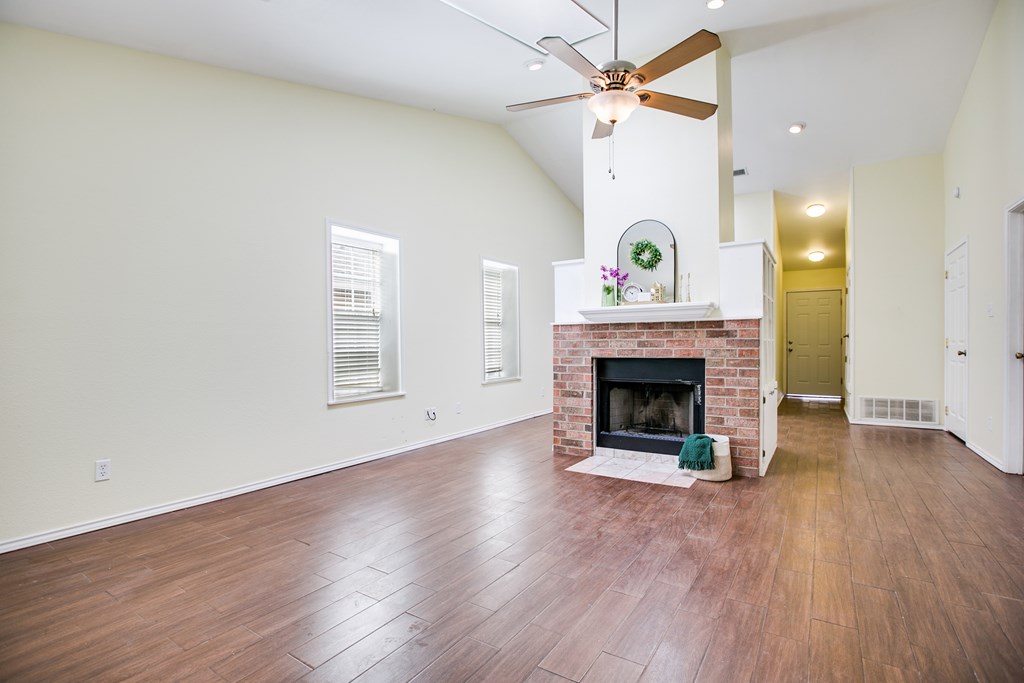 2638 Webster St Property Photo 9