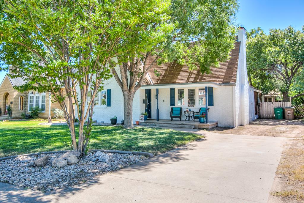 2209 Waco St Property Photo 1