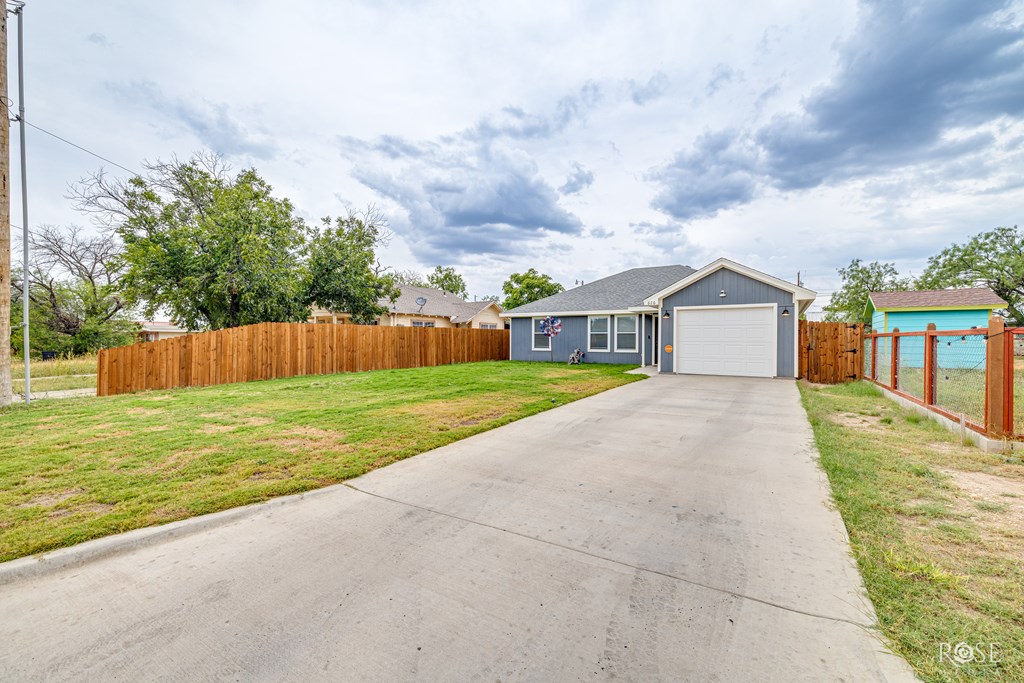 626 Parsons St Property Photo 2