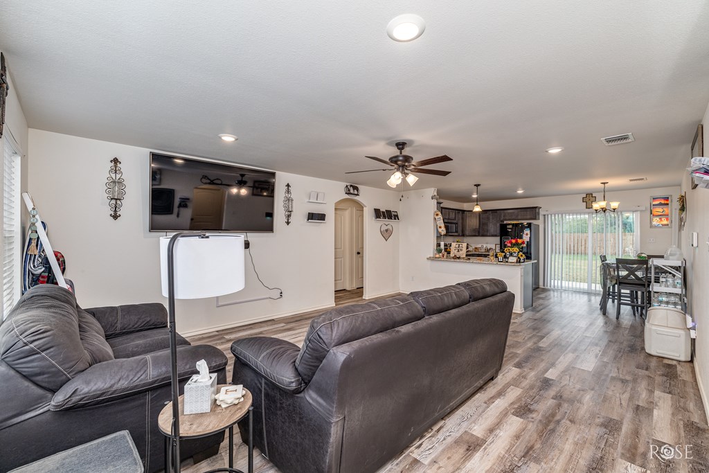 626 Parsons St Property Photo 4