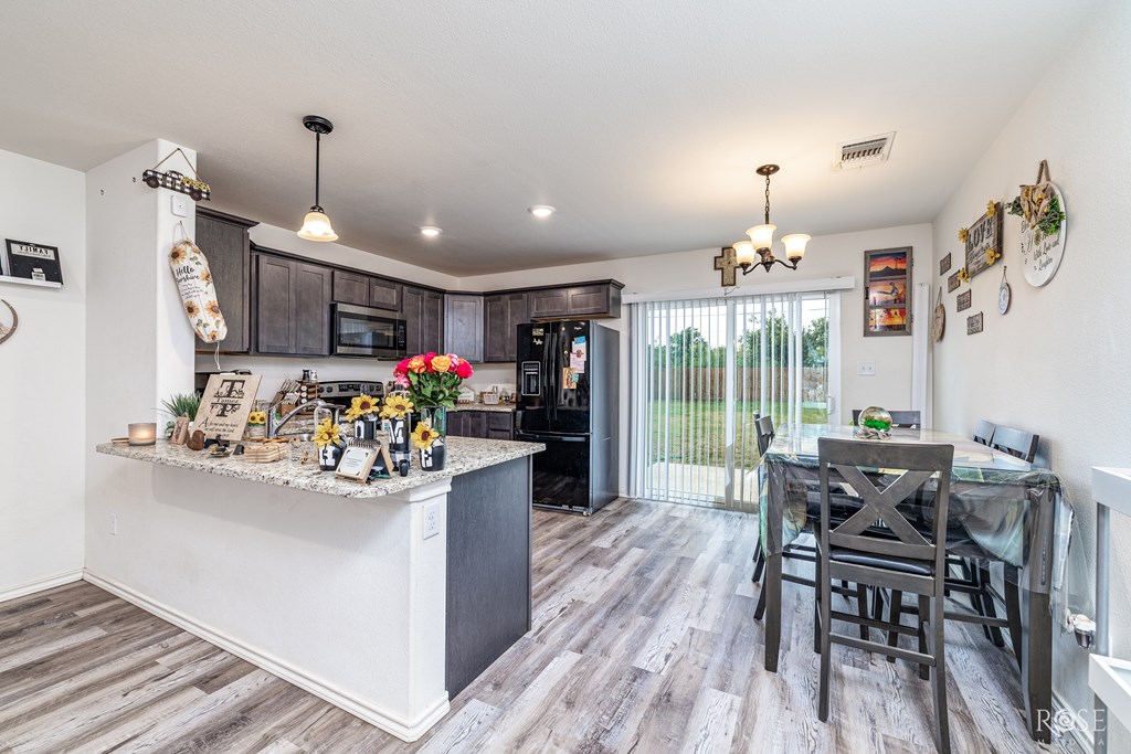 626 Parsons St Property Photo 6