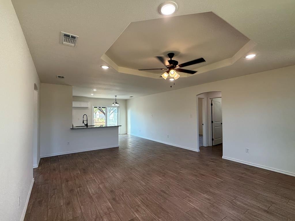 914 Texas Ave Property Photo 3