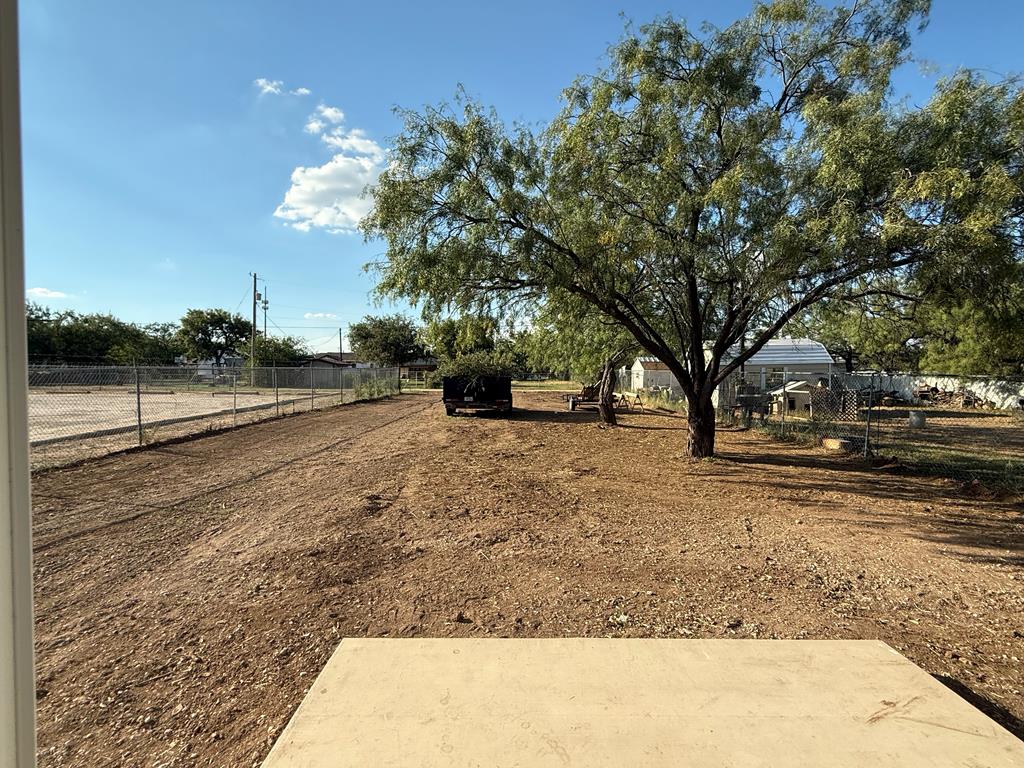 914 Texas Ave Property Photo 17