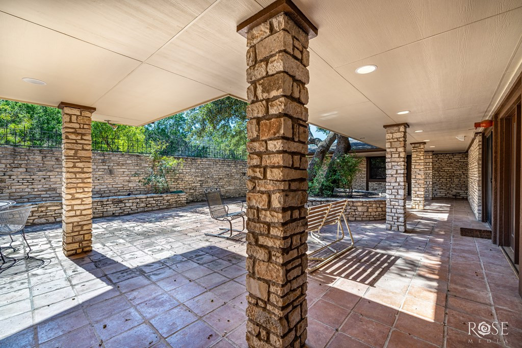 120 Kings Court Property Photo 7